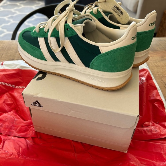Adidas Women's Run 70s 2.0 Retro Sneaker - Retro tennis shoe in green suede NWT - Picture 6 of 6